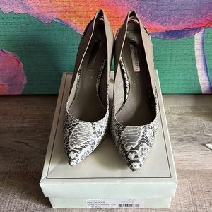 Great Condition BCBG Max Azria Raine heels in grey/rock snakeskin sz 8.5